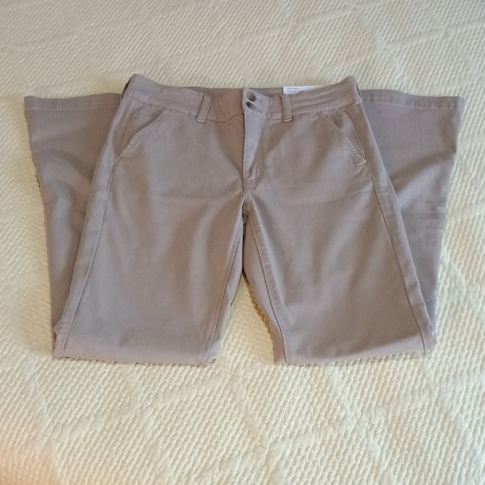 🆕 American Eagle High-rise Super Stretch Flare Khaki Pants